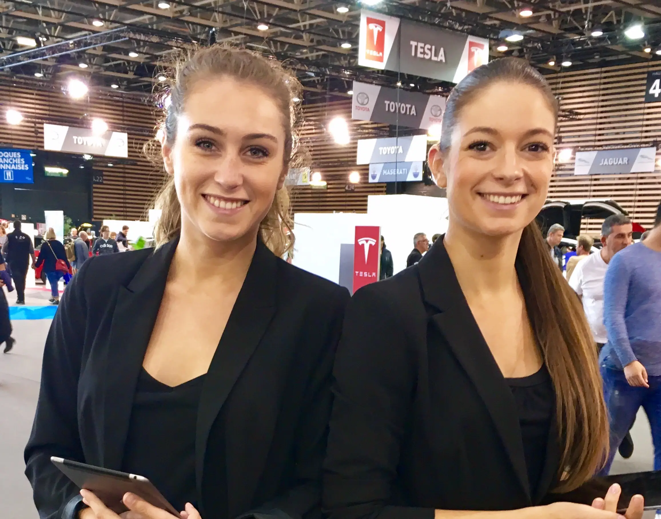 Salon de l’Auto pour Tesla Hôtesses d'accueil PANAMA pour Tesla au Salon de l'Automobile de Lyon Eurexpo