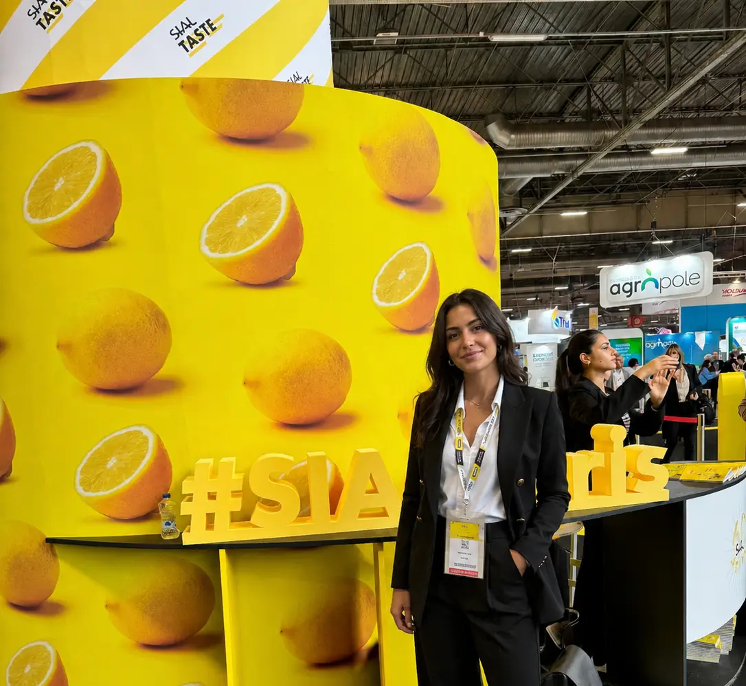 SIAL Paris Hôtesse au stand citronné du SIAL